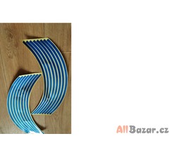 Reflexní samolepící pásky na kola - různé barvy