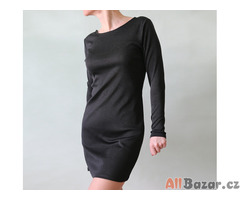 Minimalistické černé šaty s třpytem Divided vel.40