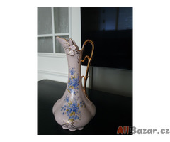 Karafa - váza z růžového porcelánu s pomněnkami