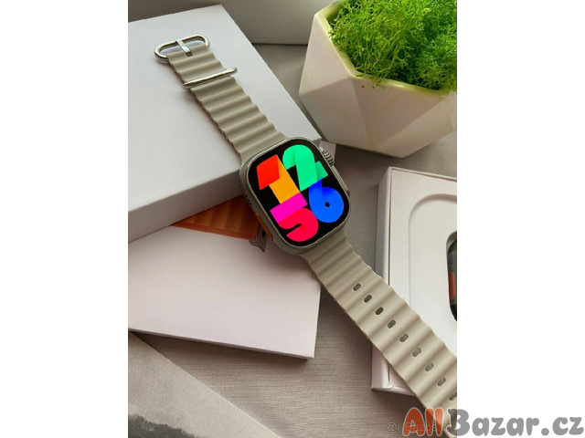 Apple Watch 8 Ultra AMOLED