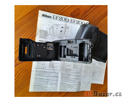 Starý fotoaparát Nikon EF 200 na kinofilm na náhr.díly